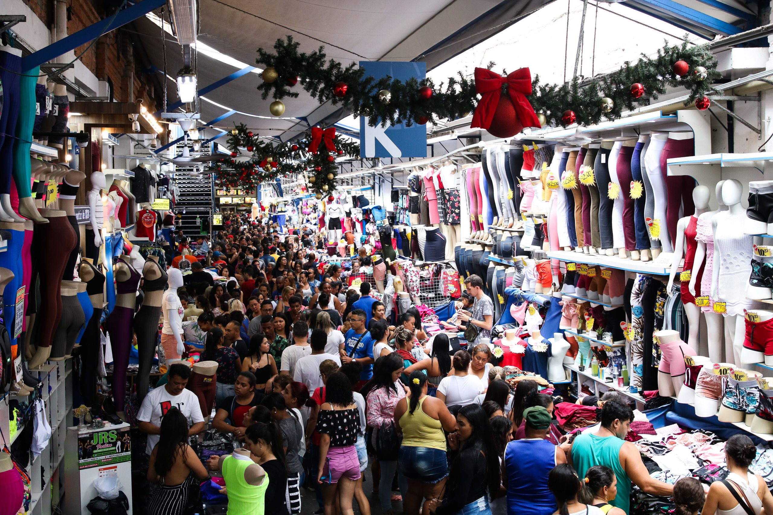 Comércio popular de roupas no Brás, em São Paulo, atrai sacoleiros de todo  o Brasil, Globo Repórter